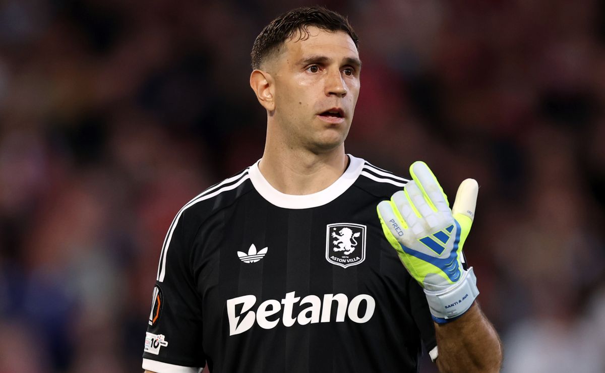 Dibu Martinez could change teams after 2026 World Cup as Italian giant reportedly shows interest