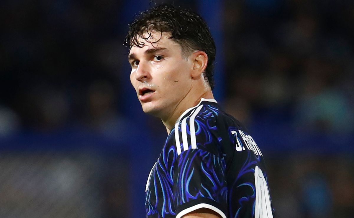Julian Alvarez reportedly undergoes special regenerative treatment in Argentina to recover from injury ahead of 2026 World Cup