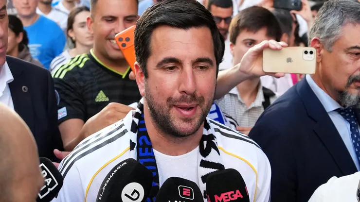 Riquelme is challenging Pérez for the presidential role