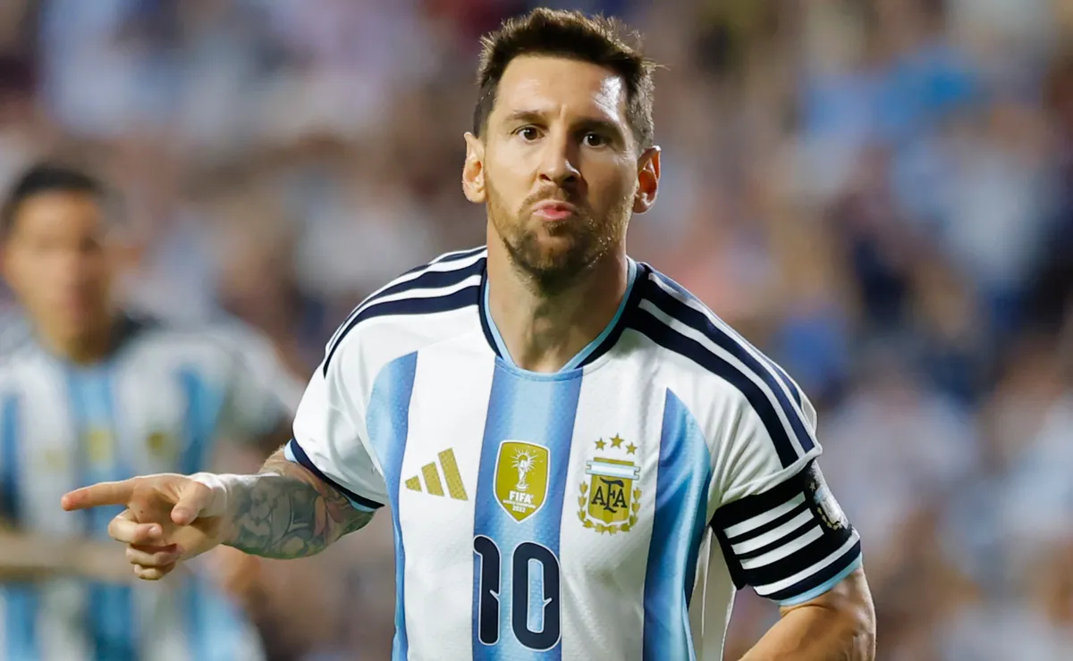 حطم ليونيل ميسي الرقم القياسي التهديفي للأرجنتين البالغ من العمر 69 عامًا في مباراة ودية قبل كأس العالم 2026 أمام أيسلندا حطم ليونيل ميسي الرقم القياسي التهديفي للأرجنتين البالغ من العمر 69 عامًا في مباراة ودية قبل كأس العالم 2026 أمام أيسلندا