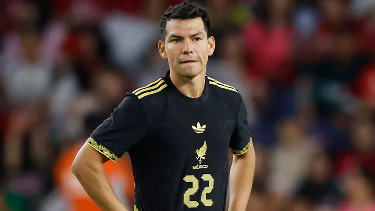 Hirving Lozano #22 of Mexico looks on
