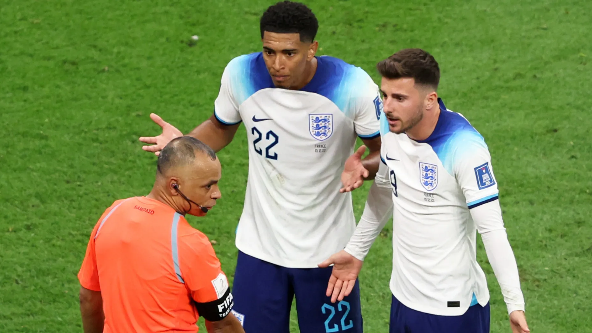 Jude Bellingham and Mason Mount of England protest to Referee Wilton Sampaio.