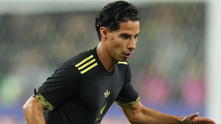 Diego Lainez #16 of Mexico drives the ball.