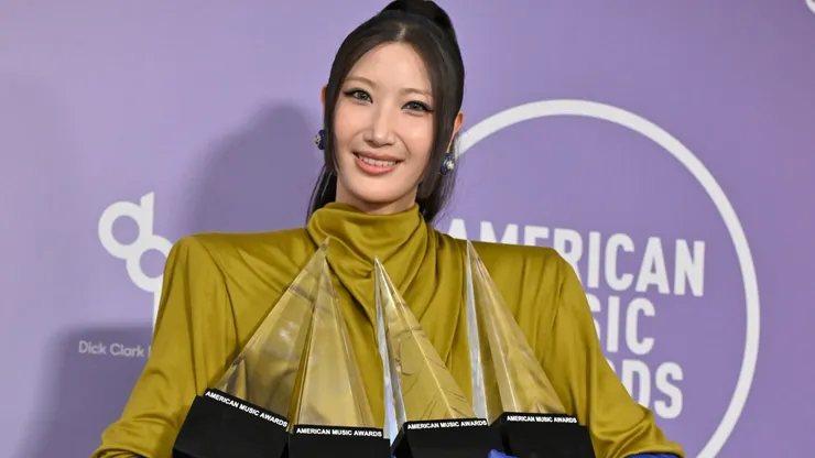 K-pop artist EJAE.