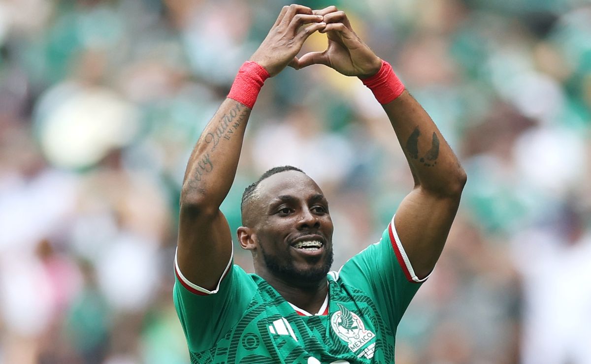 Video: Julian Quinones scores first 2026 World Cup goal for Mexico against South Africa