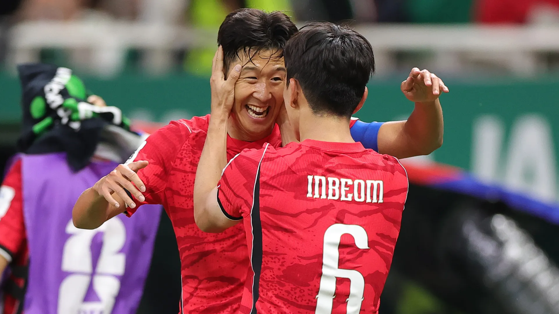 In-Beom Hwang #6 of Korea Republic celebrates scoring vs Czech Republic. (Getty Images)