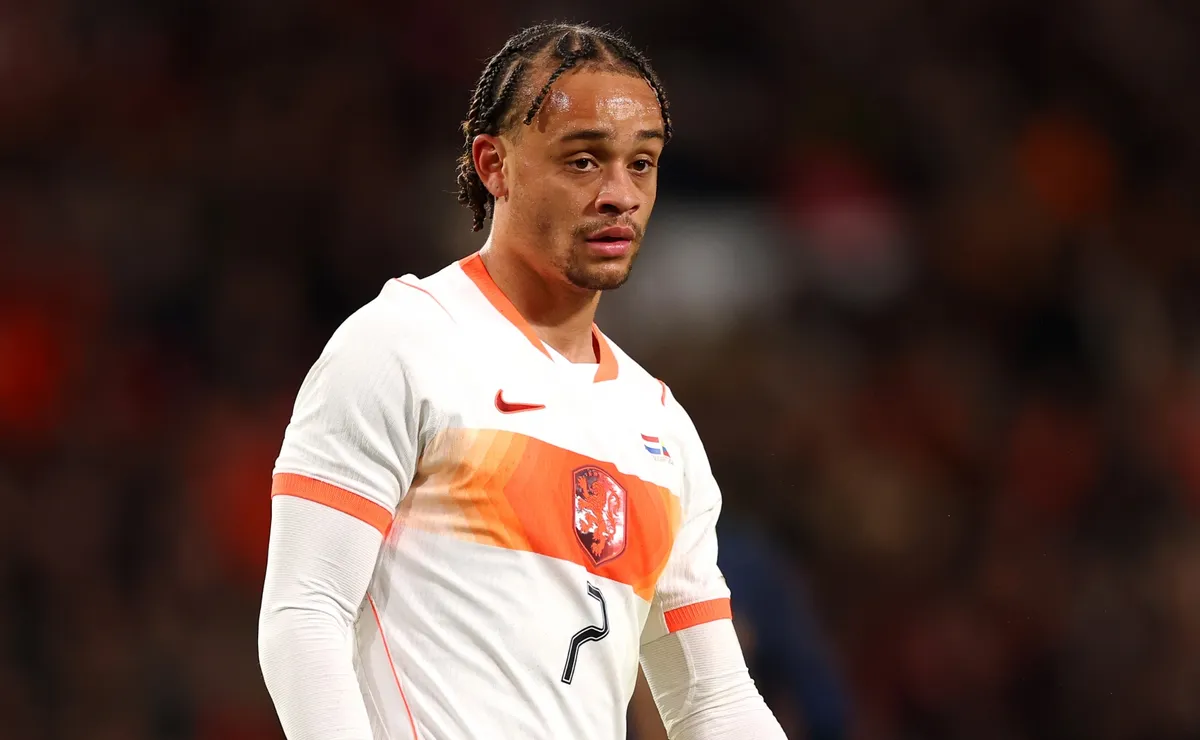لماذا يغيب تشافي سيمونز عن كأس العالم 2026 لهولندا؟ لماذا يغيب تشافي سيمونز عن كأس العالم 2026 لهولندا؟