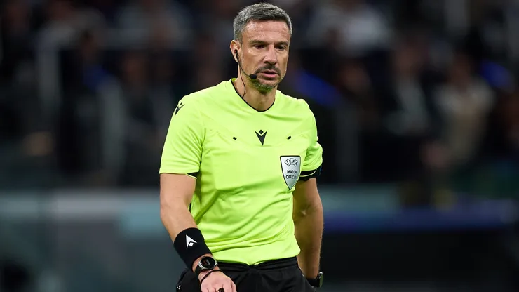 Referee Slavko Vincic.