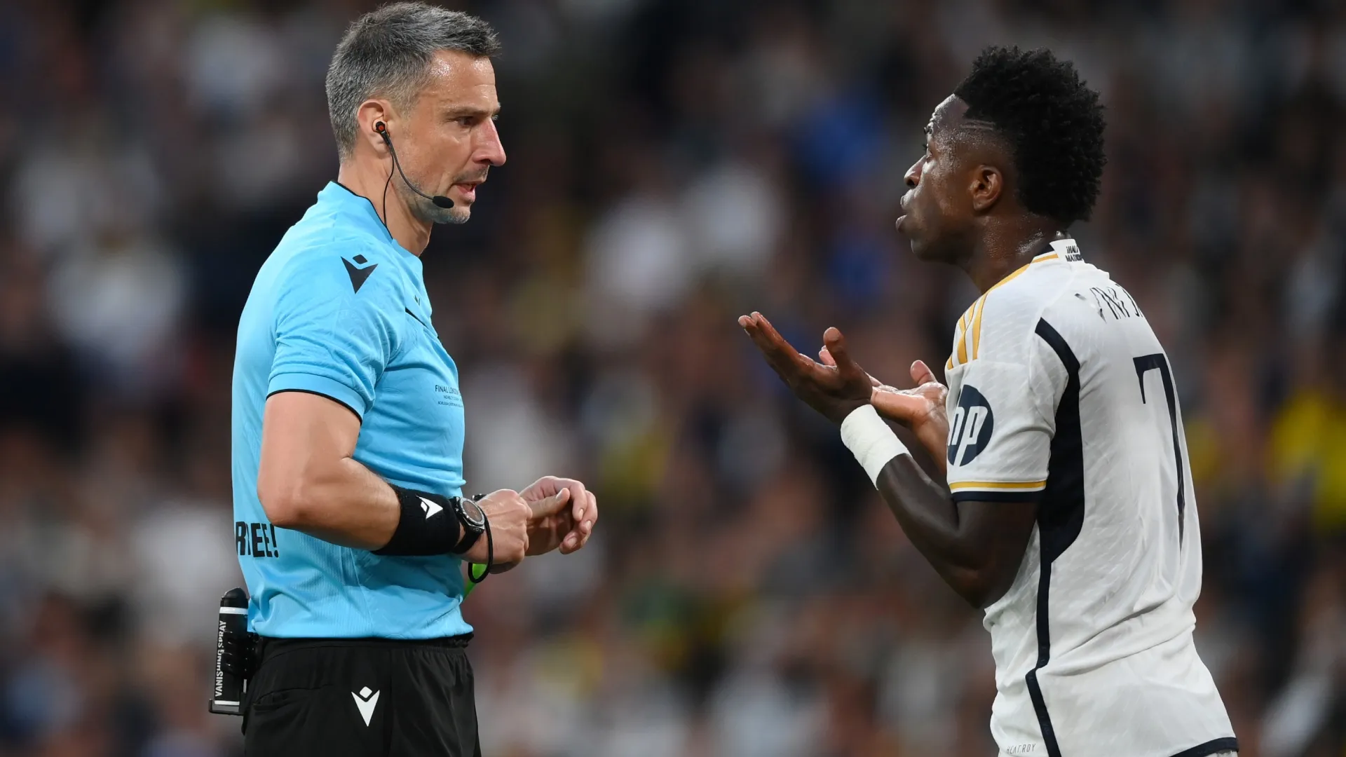 Vinicius gestures towards referee Slavko Vincic during the UEFA Champions League 2023/24 Final between Borussia Dortmund and Real Madrid.