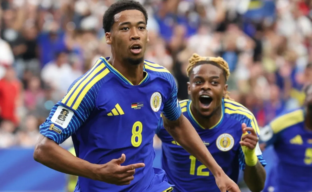 فيديو: كوميننسيا يصنع التاريخ بتسجيل أول هدف لكوراساو في كأس العالم في أول ظهور له أمام ألمانيا فيديو: كوميننسيا يصنع التاريخ بتسجيل أول هدف لكوراساو في كأس العالم في أول ظهور له أمام ألمانيا