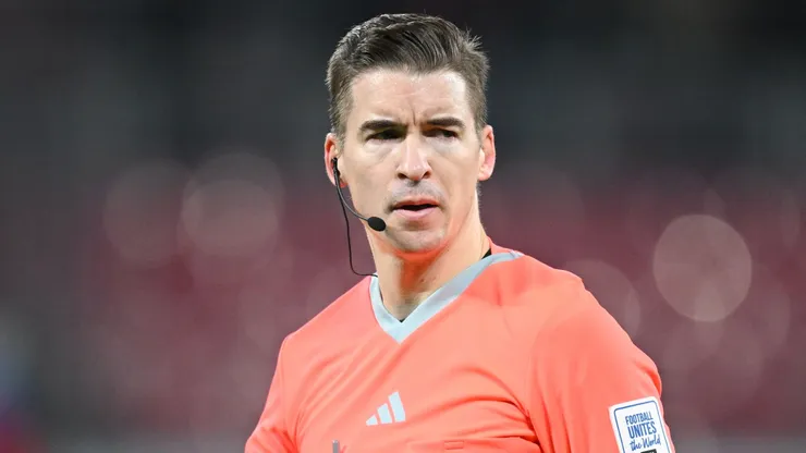 Referee Francois Letexier.