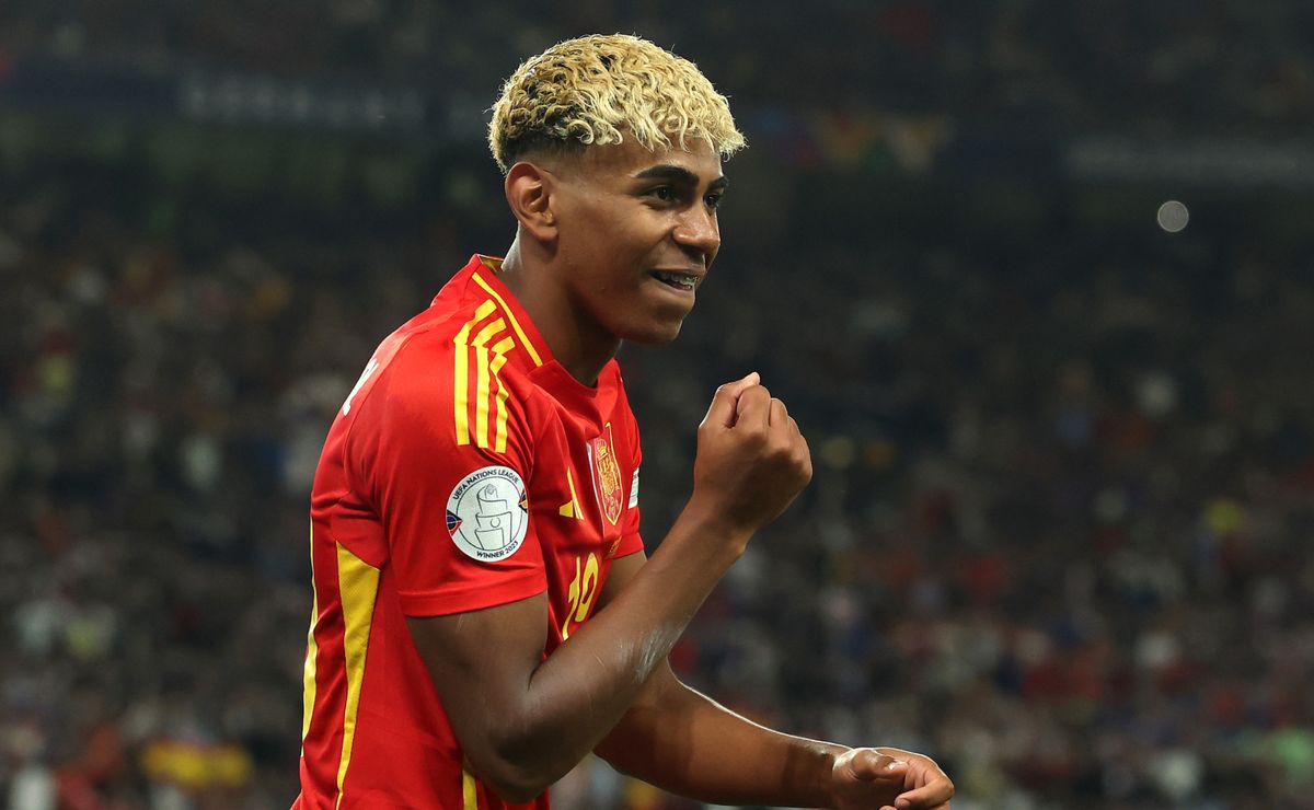 Lamine Yamal in ‘perfect condition’ but unlikely to play full match in Spain’s World Cup opener, says De la Fuente