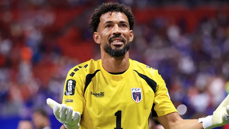 Vozinha #1 of Cabo Verde applaud fans after the 0-0 draw against Spain.