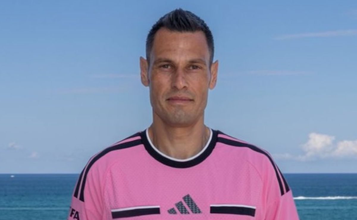Why are referees wearing pink in Uruguay vs Saudi Arabia 2026 World Cup clash?