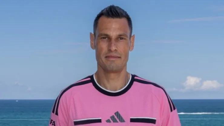 Referee Maurizio Mariani.