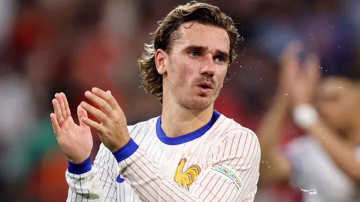 Antoine Griezmann of France applauds the fans