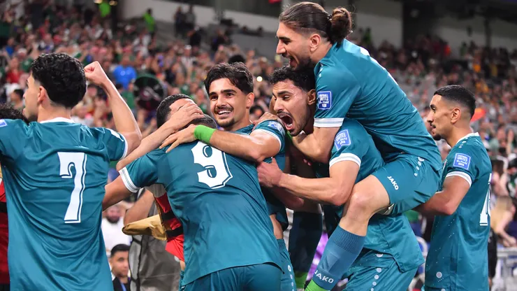 Iraq players celebrating.