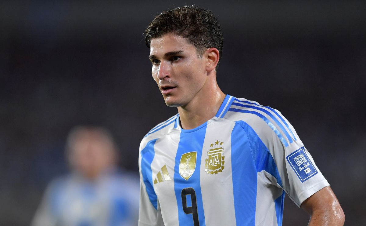Why isn’t Julian Alvarez starting for Argentina vs Algeria at 2026 World Cup?