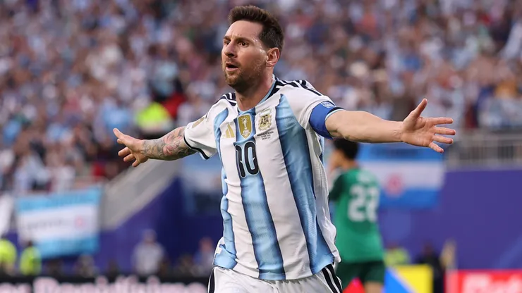 Lionel Messi of Argentina celebrates a goal vs Algeria.