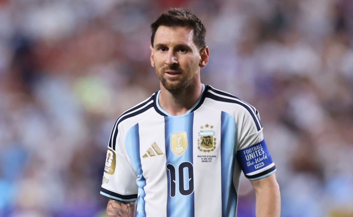 Lionel Messi explains tears after first goal vs Algeria: ‘It had nothing to do with football, I went through difficult days’