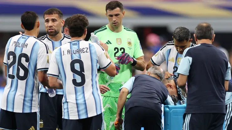 Players of Argentina take drinks at the hydration break