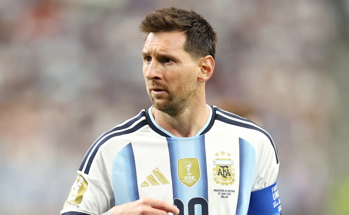 وقال ميسي بعد الأداء المحطم للأرقام القياسية في كأس العالم: “نحن الأرجنتين وسنتطلع دائمًا إلى الفوز على أي خصم”. وقال ميسي بعد الأداء المحطم للأرقام القياسية في كأس العالم: “نحن الأرجنتين وسنتطلع دائمًا إلى الفوز على أي خصم”.