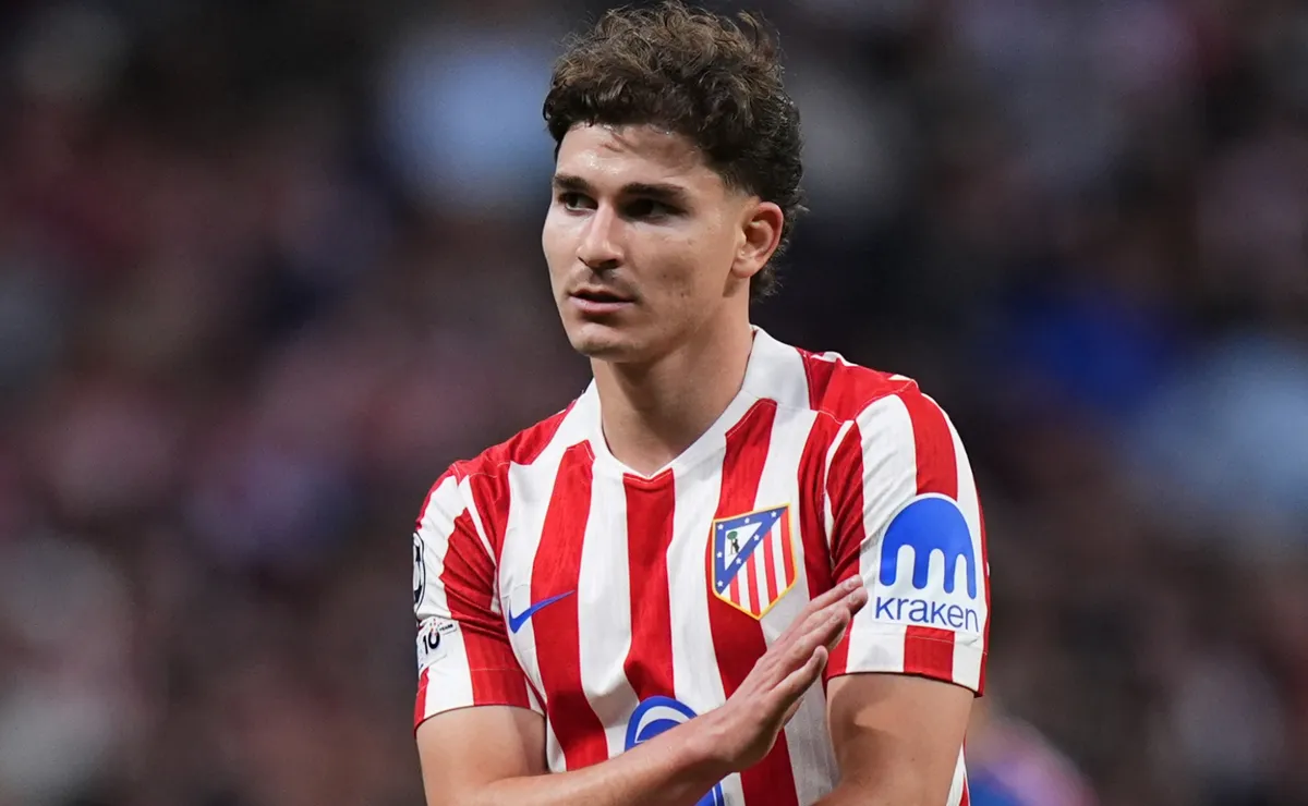 أتلتيكو مدريد يستبعد انتقال برشلونة لجوليان ألفاريز بعد طلب الأرجنتيني بالانتقال أتلتيكو مدريد يستبعد انتقال برشلونة لجوليان ألفاريز بعد طلب الأرجنتيني بالانتقال