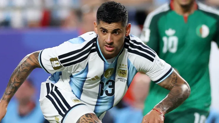 Cristian Romero #13 of Argentina controls the ball.