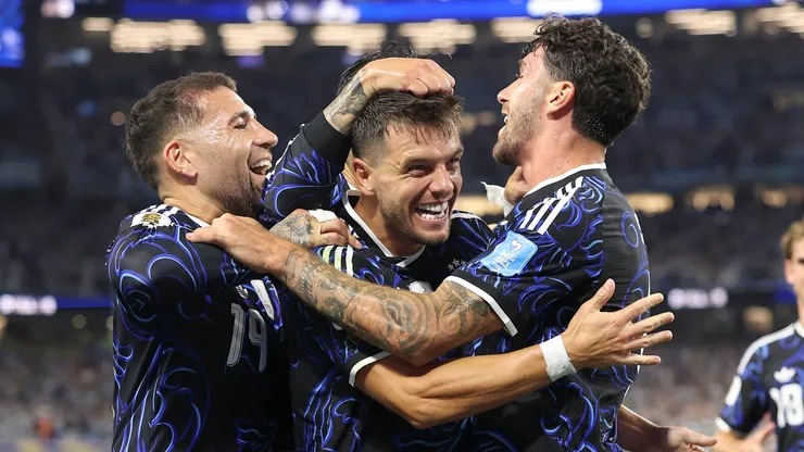 Giovani Lo Celso #11 of Argentina celebrates with teammates after scoring against Jordan.