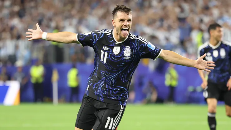 Giovani Lo Celso #11 of Argentina celebrates a goal vs Jordan.