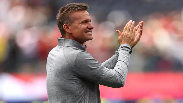 Jesse Marsch, Head Coach of Canada, applauds the fans.