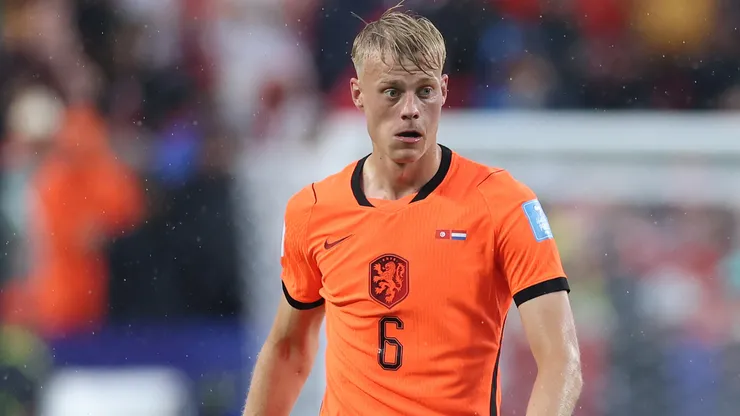 Jan Paul van Hecke #6 of Netherlands.