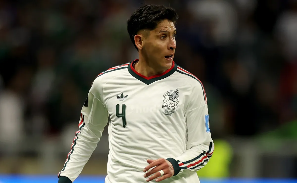 لماذا لم يبدأ إدسون ألفاريز أساسيًا مع المكسيك ضد الإكوادور في كأس العالم 2026؟ لماذا لم يبدأ إدسون ألفاريز أساسيًا مع المكسيك ضد الإكوادور في كأس العالم 2026؟