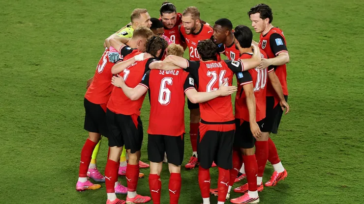 Austria players huddle before the second half during the FIFA World Cup 2026 Group J match.