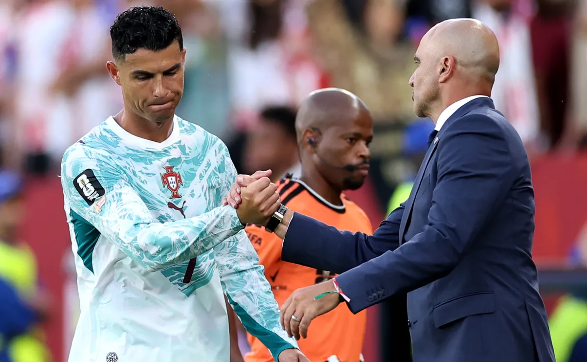 يشرح روبرتو مارتينيز سبب إخراج كريستيانو رونالدو من مباراة البرتغال وكرواتيا