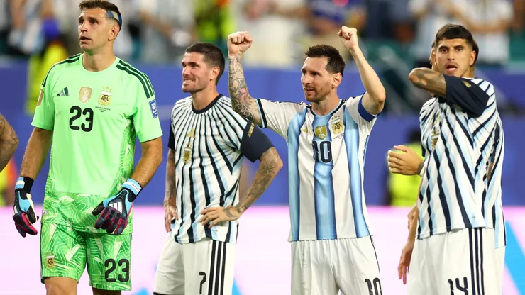 Emiliano Martinez #23, Rodrigo De Paul #7, Lionel Messi #10 and Exequiel Palacios #14 of Argentina applaud fans.