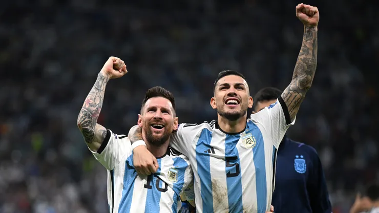 Lionel Messi (L) and Leandro Paredes of Argentina celebrate