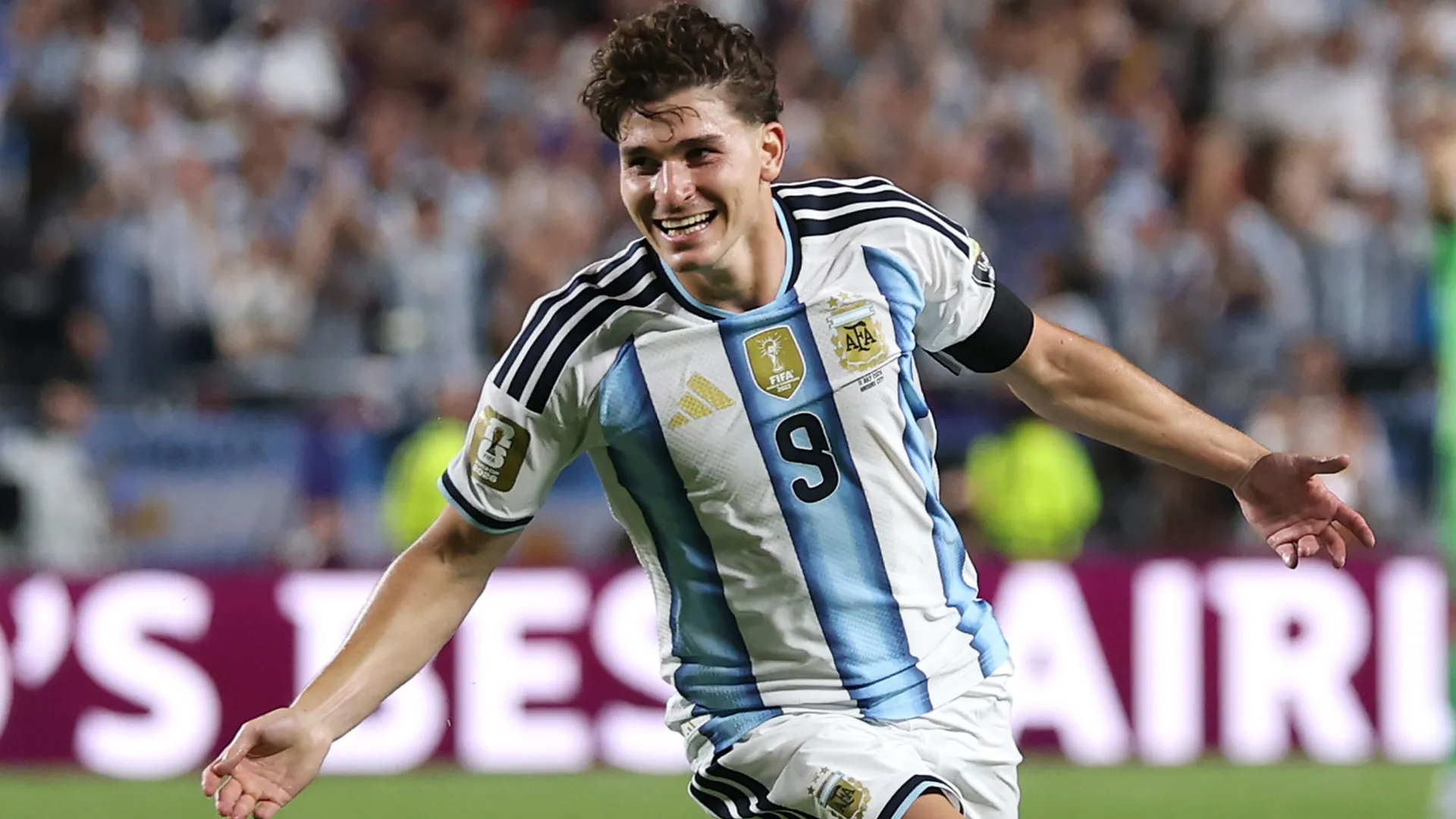 Julian Alvarez celebrates a goal for Argentina vs Switzerland. (Getty Images)