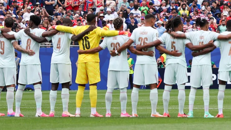 France players take a moment of silence prior a FIFA World Cup game.