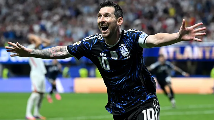 Lionel Messi #10 of Argentina celebrates the team's second goal