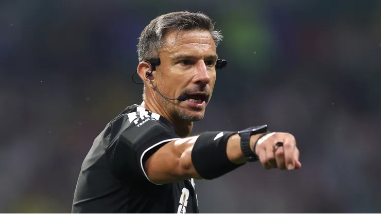 Referee Slavko Vincic.
