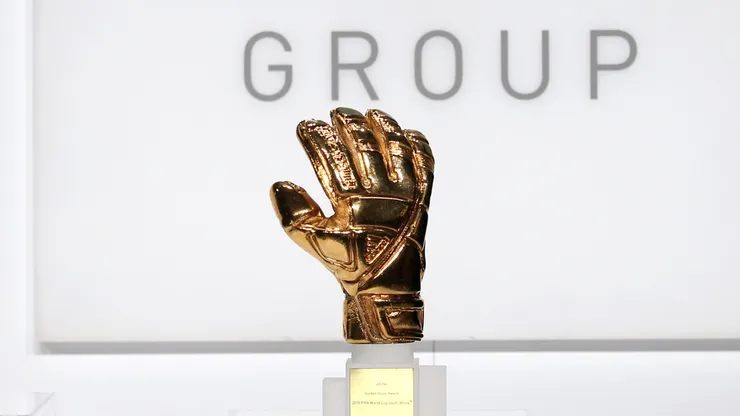 The Golden Glove award for the best goalkeeper