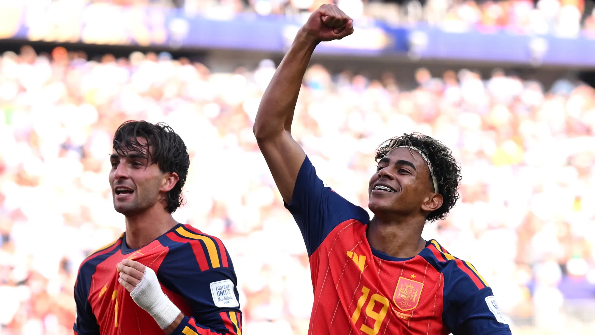 Lamine Yamal celebrates Ferran Torres’ goal vs Argentina. (Getty Images)