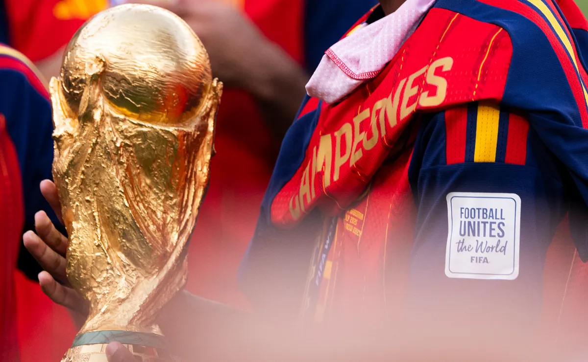 أليخاندرو دومينغيز رئيس اتحاد أمريكا الجنوبية يدعم 64 فريقًا لكأس العالم 2030 أليخاندرو دومينغيز رئيس اتحاد أمريكا الجنوبية يدعم 64 فريقًا لكأس العالم 2030