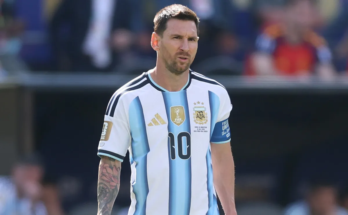 IFFHS يناقض الاتحاد الدولي لكرة القدم، ويختار ليونيل ميسي كأفضل لاعب في كأس العالم 2026 IFFHS يناقض الاتحاد الدولي لكرة القدم، ويختار ليونيل ميسي كأفضل لاعب في كأس العالم 2026