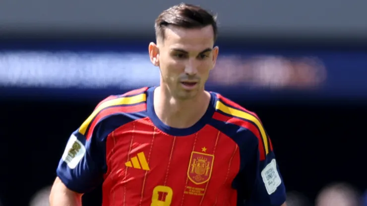 Fabian Ruiz #8 of Spain runs with the ball.