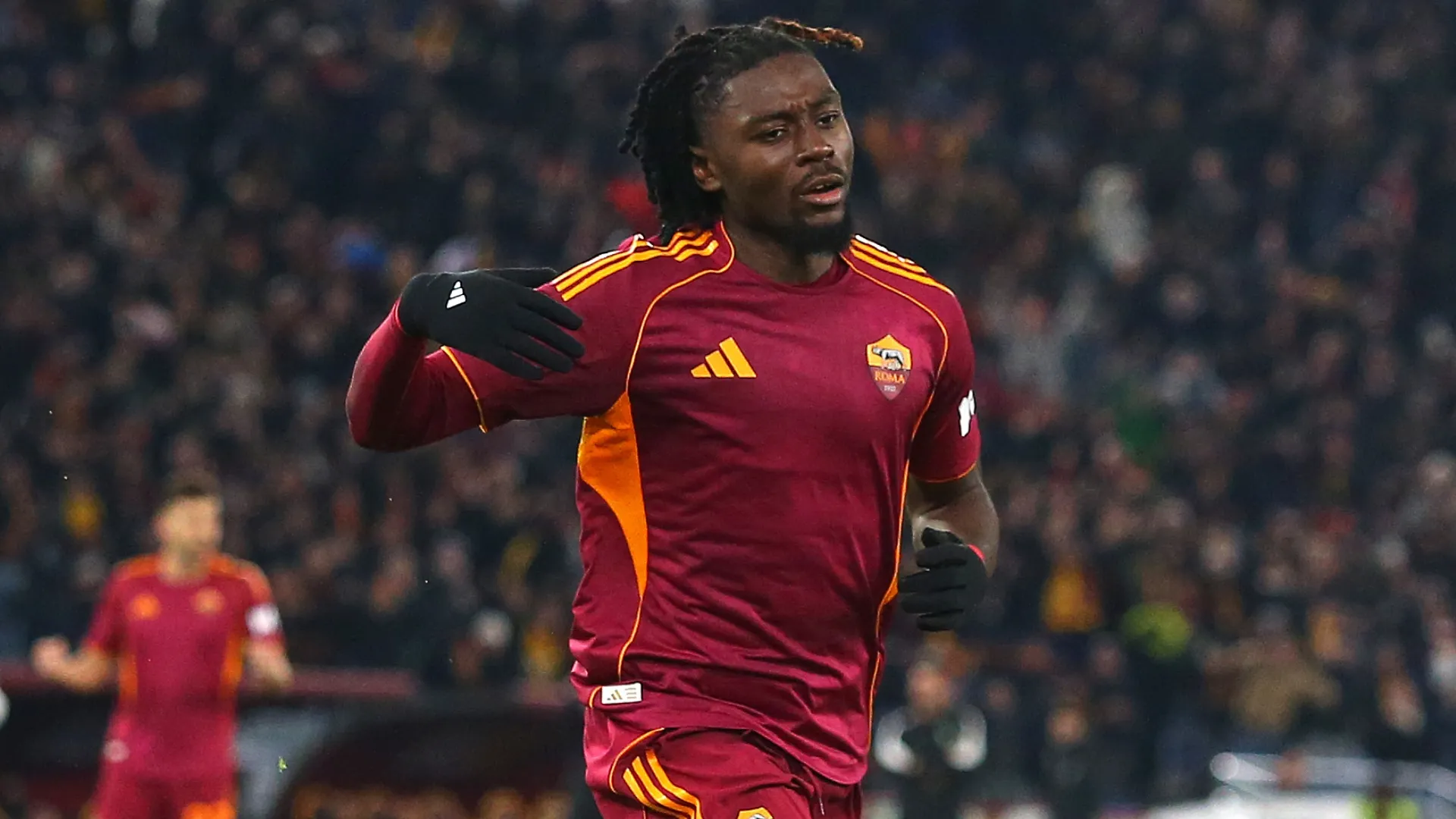 Roma may sell the midfielder (Paolo Bruno/Getty Images)
