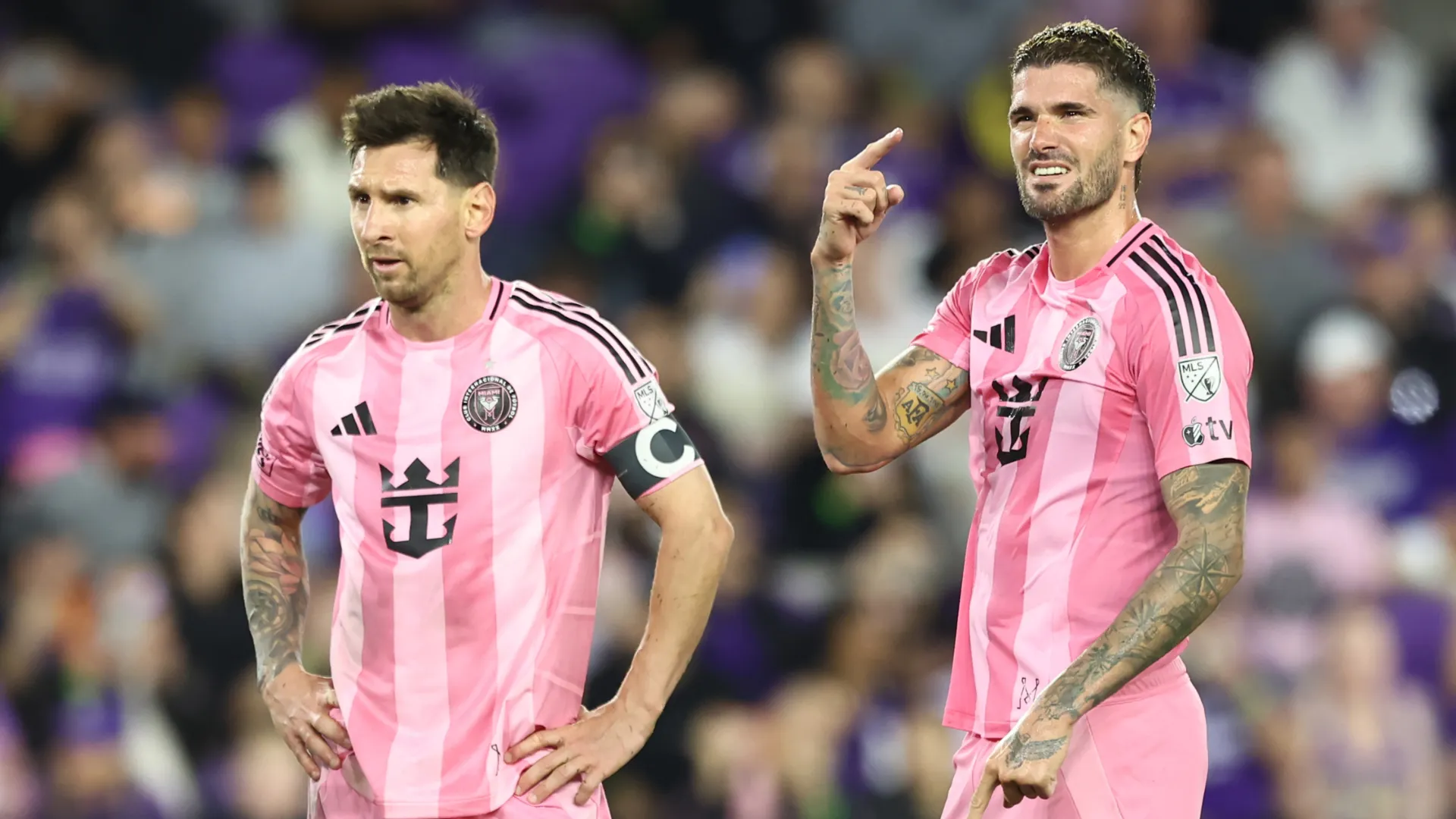Lionel Messi and Rodrigo De Paul during an Inter Miami’s game. (Getty Images)