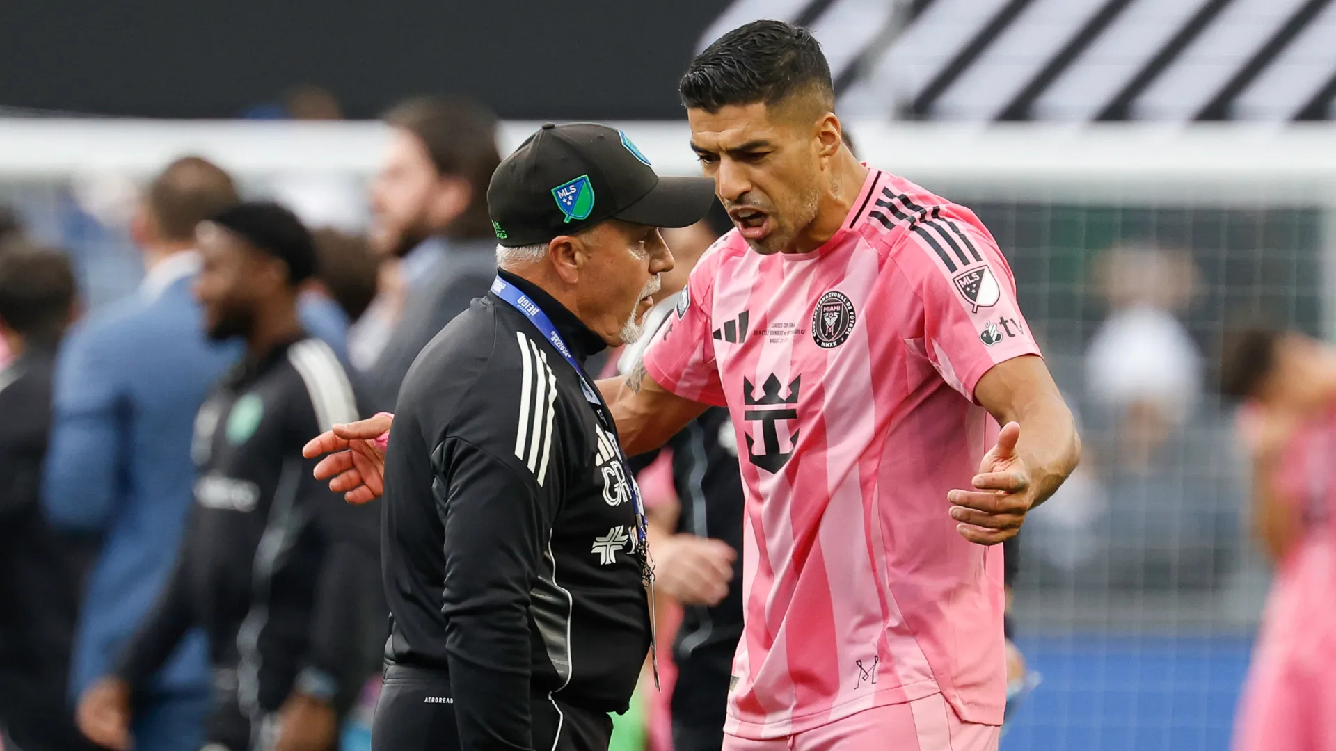 Luis Suarez argues with a staff member of the Seattle Sounders. (Getty Images)