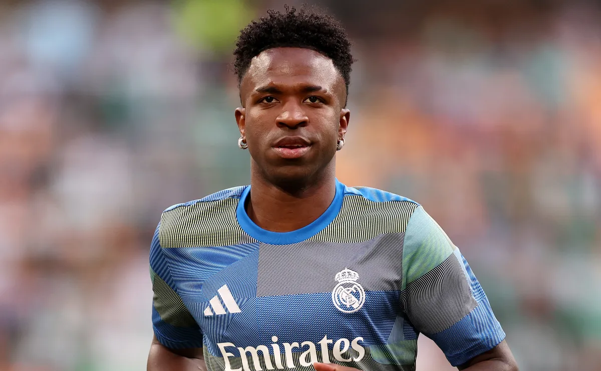 Vinicius Jr Cleans Instagram Amid Contract Talks and Arsenal Interest